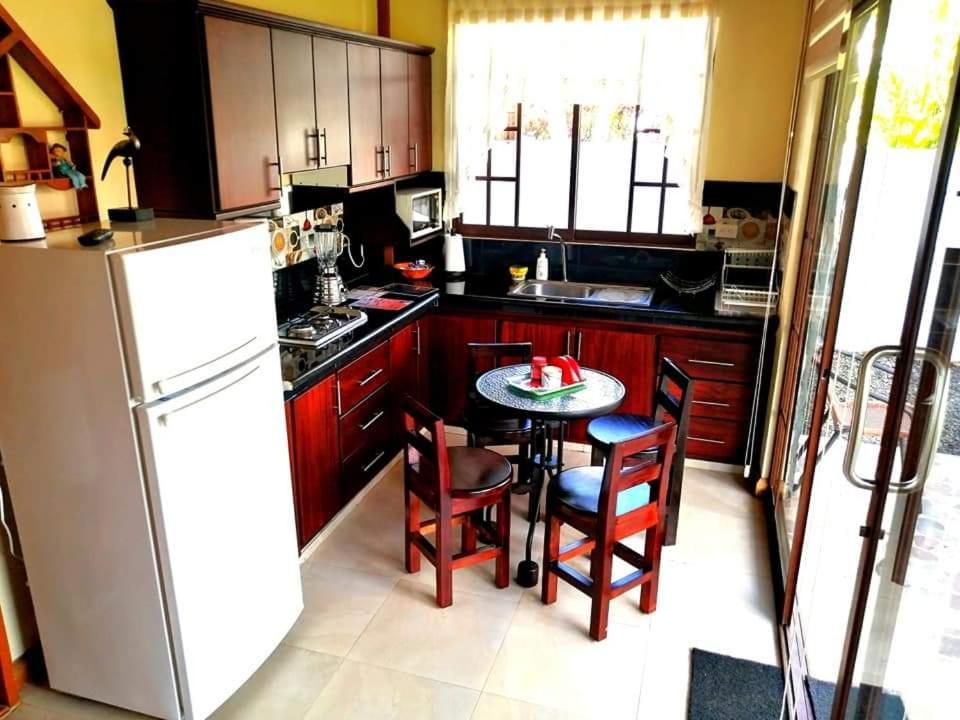 La Casa De La Abuela Villa Sucua Екстериор снимка